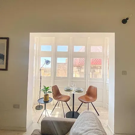Lägenhet Maltese 2 With Traditional Balcony By Solea *