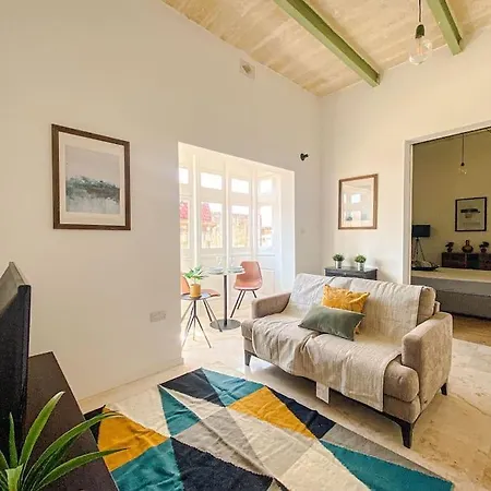 Maltese 2 With Traditional Balcony By Solea * سليمة