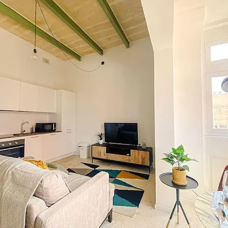 Maltese 2 With Traditional Balcony By Solea Lägenhet *