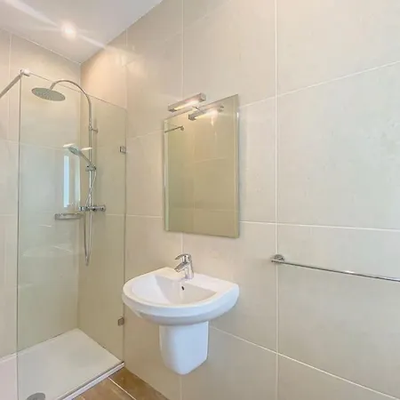 Maltese 2 With Traditional Balcony By Solea شقة سليمة