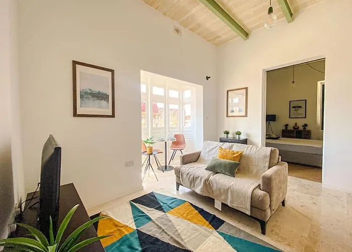 Maltese 2 With Traditional Balcony By Solea * 斯利马