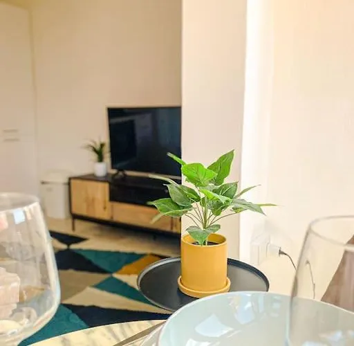 Maltese 2 With Traditional Balcony By Solea 斯利马