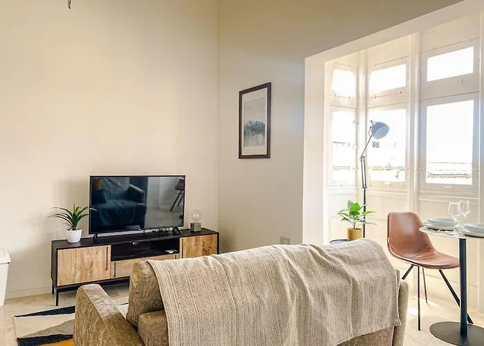 Maltese 2 With Traditional Balcony By Solea * 斯利马