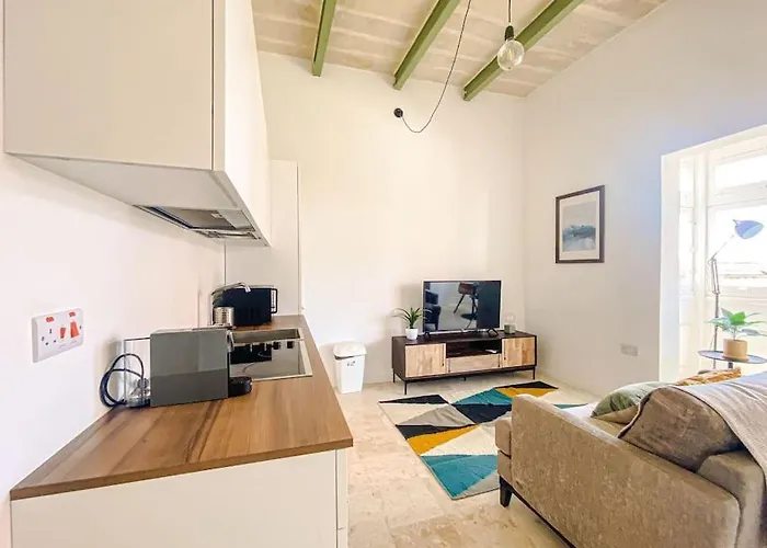 Maltese 2 With Traditional Balcony By Solea