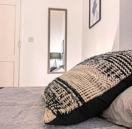 Maltese 2 With Traditional Balcony By Solea * 斯利马