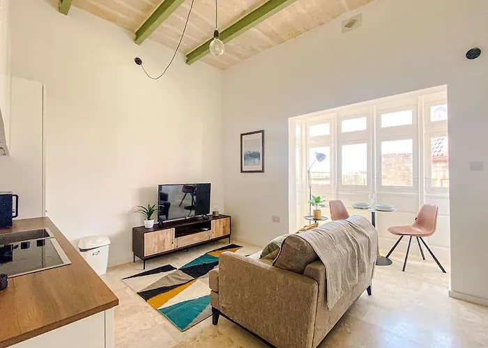 Maltese 2 With Traditional Balcony By Solea *